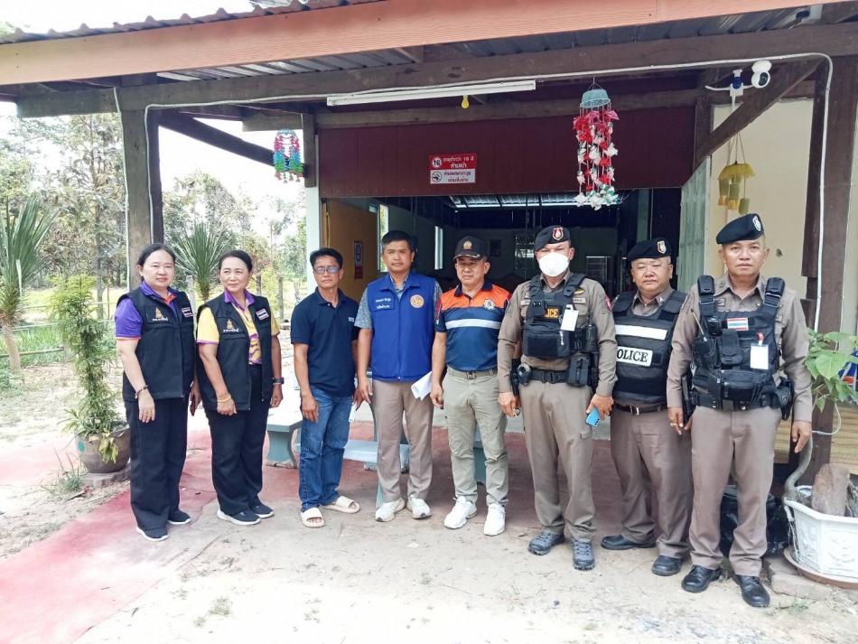 วันพฤหัสบดี ที่ 21 สิงหาคม 2568 เวลา 11.00 น.  เทศบาลตำบลกุดสิมคุ้มใหม่ โดยงานป้องกันและบรรเทาสาธารณภัย ร่วมตรวจความถูกต้องเอกสาร หลักฐาน ความสะอาด แสงสว่าง ระบบความปลอดภัย  ตลอดจนความเหมาะสมของอาคารสถานที่ สถานประกอบกิจการ เพื่อประกอบการพิจารณาออกใบอนุญาต ตามพระราชบัญญัติภาพยนต์และวีดิทัศน์ พ.ศ.2551 ร่วมกับสำนักงานวัฒนธรรมจังหวัดกาฬสินธุ์ , ปลัดอำเภอเขาวง สมาชิก อส. และ สภ.เขาวง